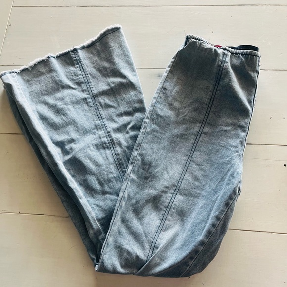 High Rise Women’s Pull On Wide Flare Raw Hem Jeans Size L 11/13 - Picture 3 of 5